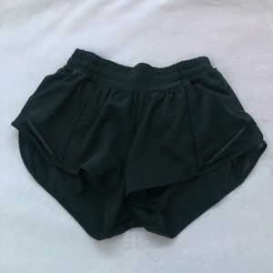 Lululemon Black Hotty hot shorts 2.5 inch